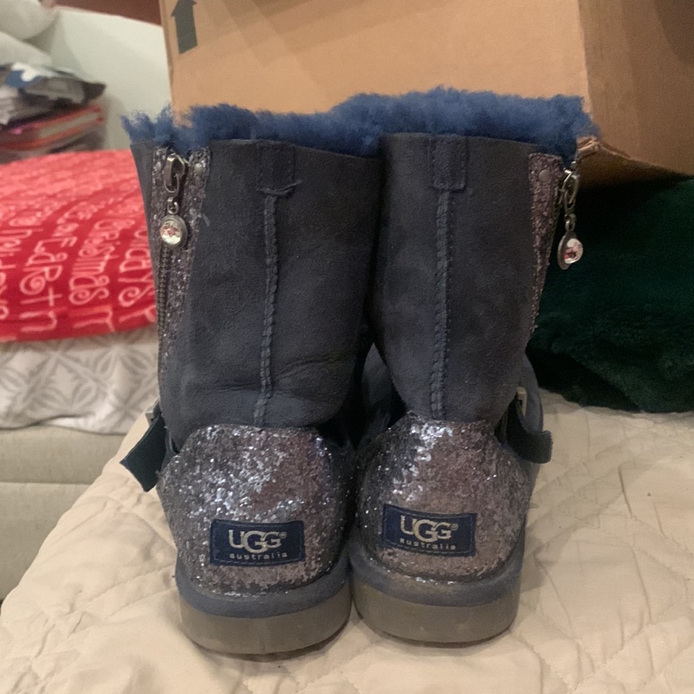 Blue uggs - Picture 2 of 4